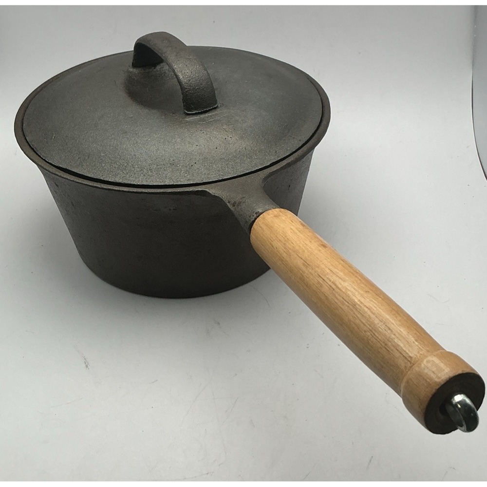 Vintage Cast Iron 2 Qt Sauce Pan Pot w/Lid Wood Handle Taiwan 7.5 Inch